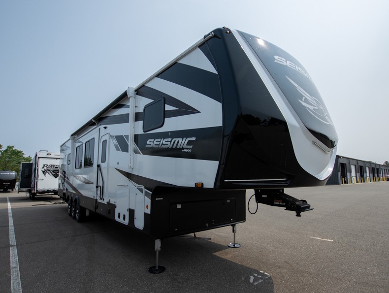 2024 Jayco Seismic 395, $ 79,990