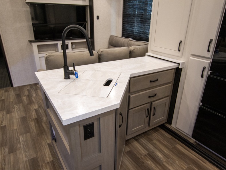 2024 Jayco Seismic 395, $ 79,990