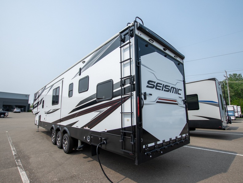 2024 Jayco Seismic 395, $ 79,990