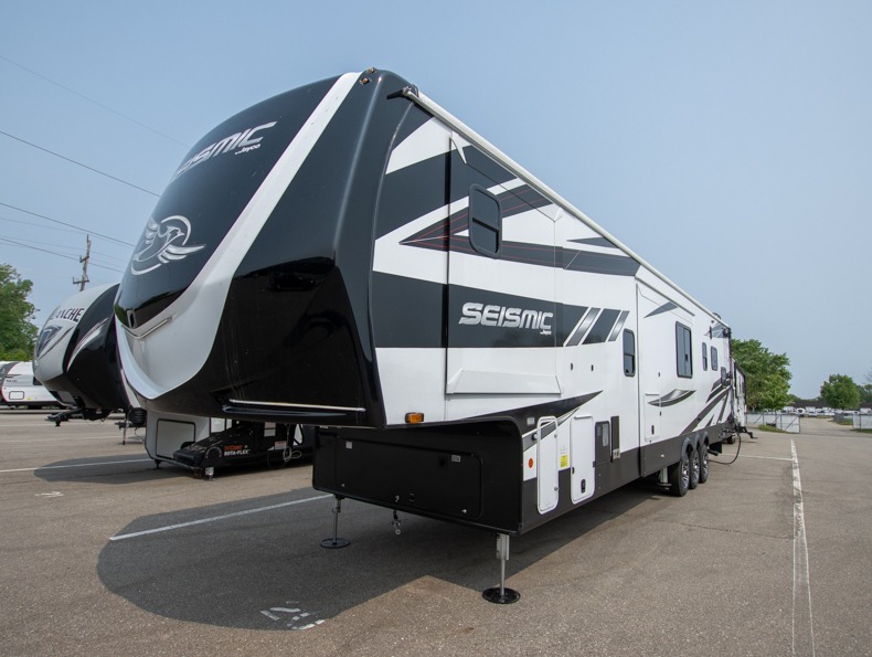 2024 Jayco Seismic 395, $ 79,990