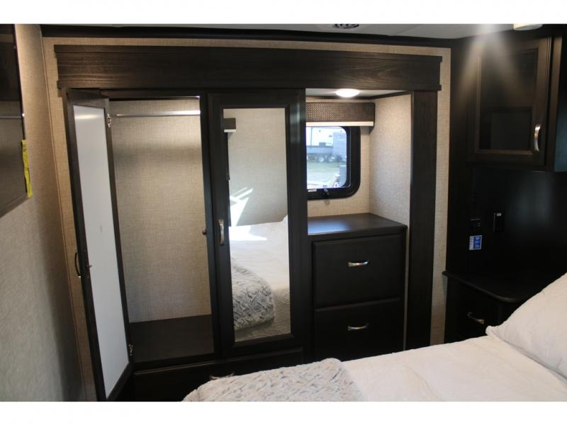 2023 Jayco Seismic Luxury Series 3512, $ 99,990