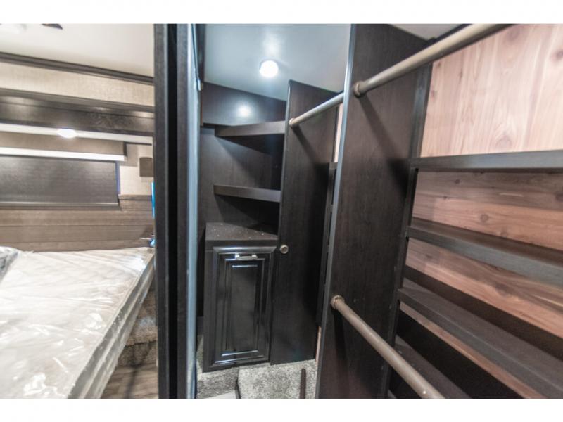 2022 Jayco Pinnacle 36KPTS, $ 142,179