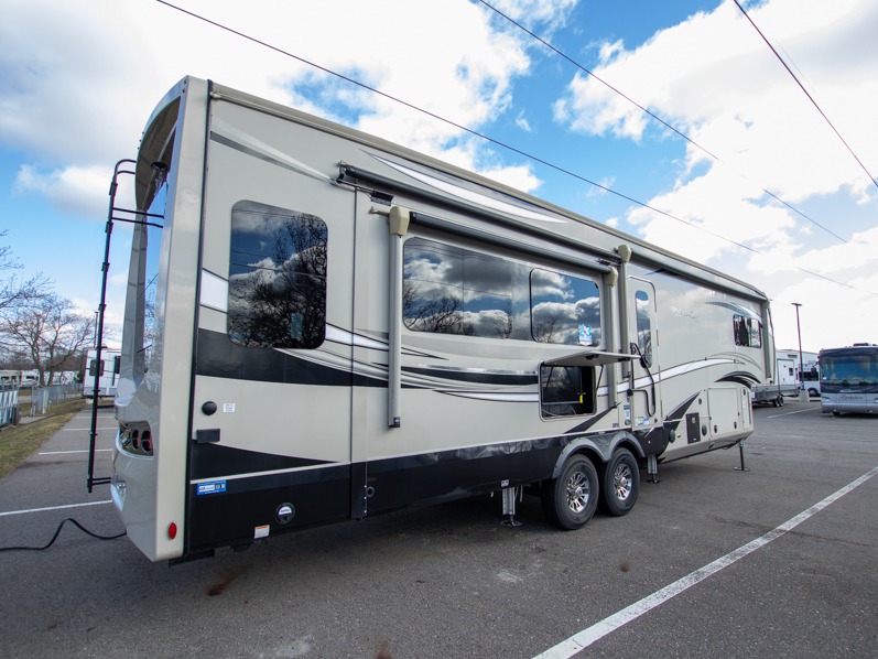 2022 Jayco Pinnacle 36SSWS, $ 94,990