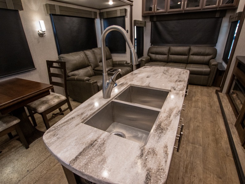 2019 Jayco North Point 377RLBH, $ 0