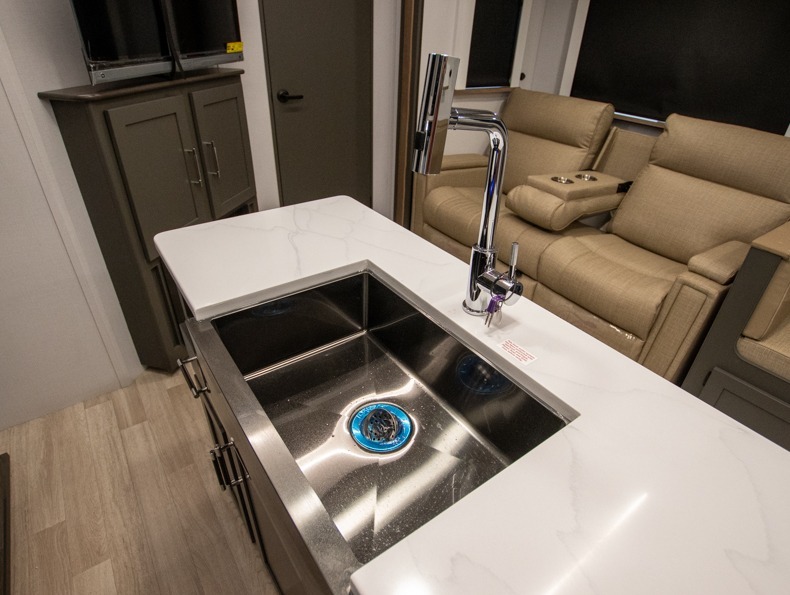 2026 Keystone Bullet Premium 330BKQ, $ 49,990