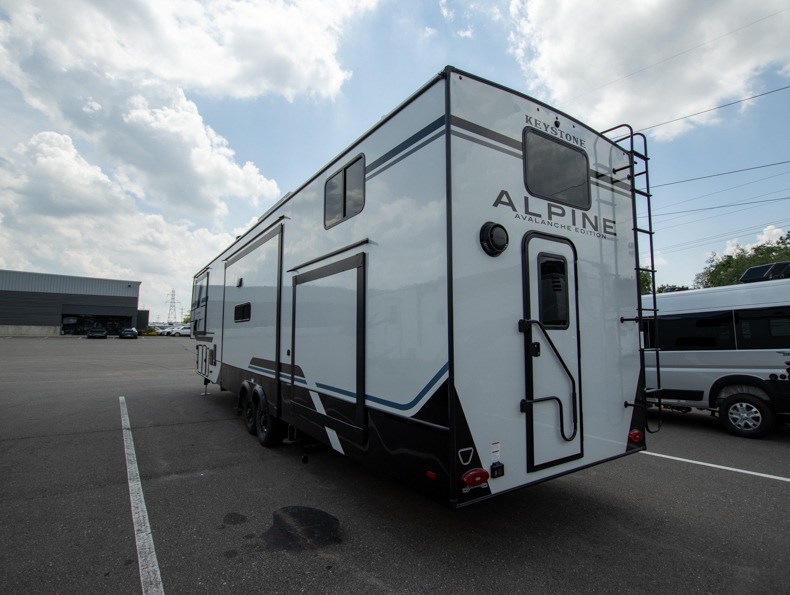 2026 Keystone Alpine Avalanche Edition 390DS, $ 110,305