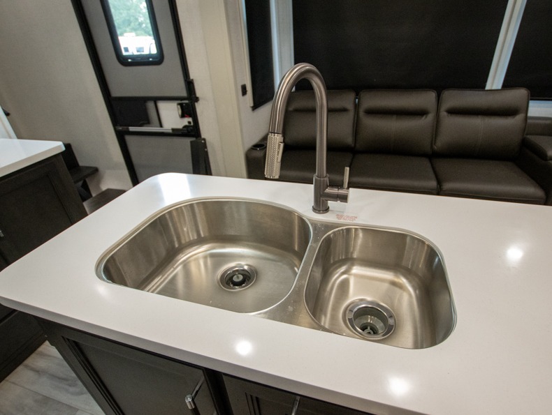 2026 Keystone Alpine Avalanche Edition 390DS, $ 110,305