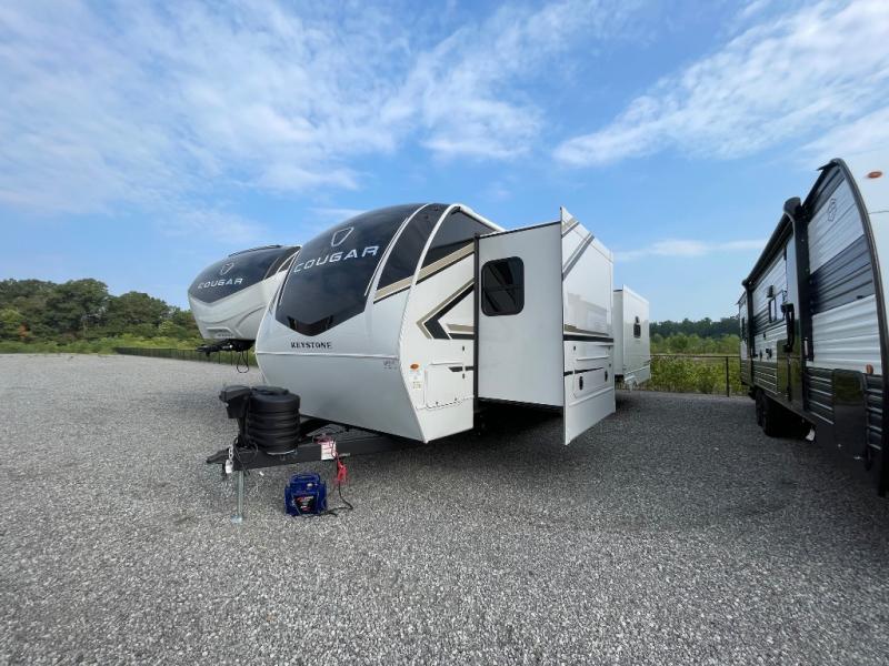 2026 Keystone Cougar Half-Ton (Travel Trailer) 33R, $ 67,750