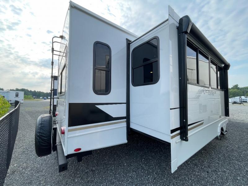 2026 Keystone Cougar Half-Ton (Travel Trailer) 33R, $ 67,750