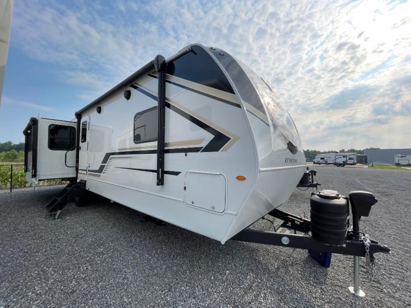 2026 Keystone Cougar Half-Ton (Travel Trailer) 33R, $ 67,750