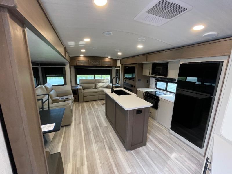 2026 Keystone Cougar Half-Ton (Travel Trailer) 33R, $ 67,750