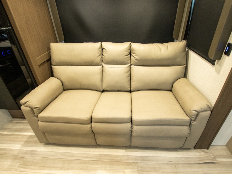 2026 Keystone Cougar Half-Ton (Fifth Wheel) 23MLE, $ 60,518