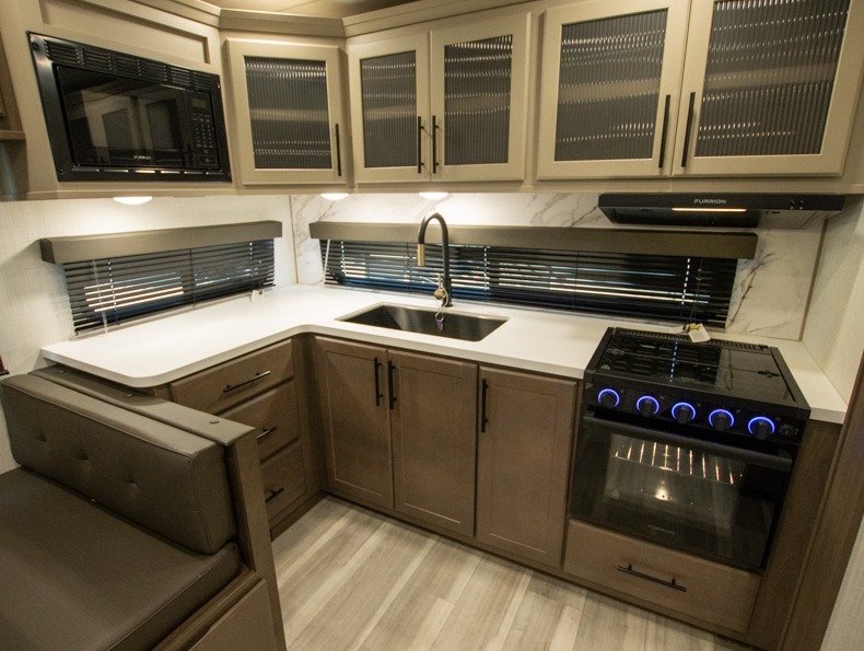 2026 Keystone Cougar Half-Ton (Fifth Wheel) 23MLE, $ 60,518