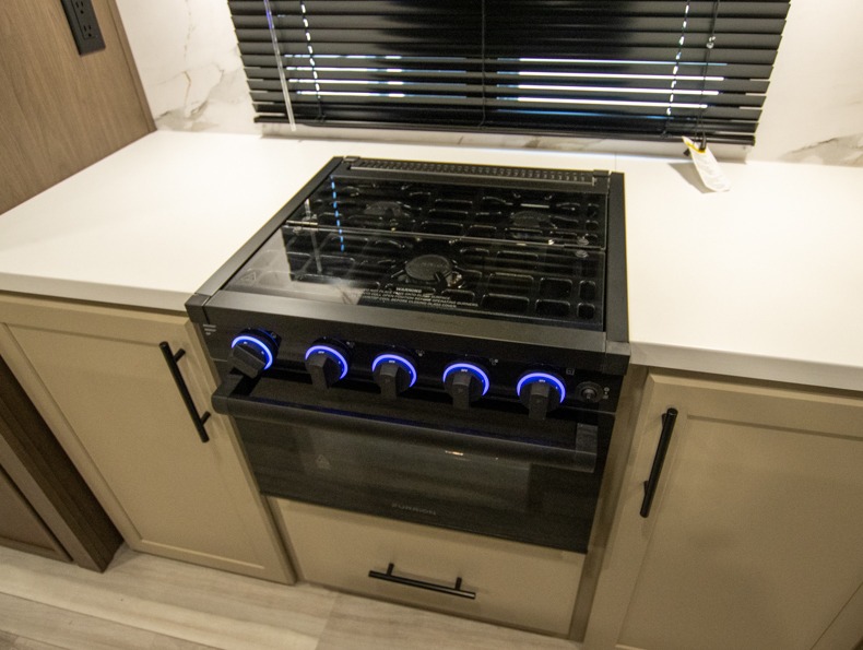 2026 Keystone Cougar Half-Ton (Travel Trailer) 33R, $ 67,750