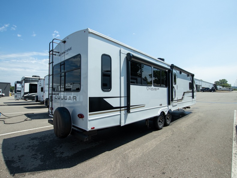 2026 Keystone Cougar Half-Ton (Travel Trailer) 33R, $ 67,750