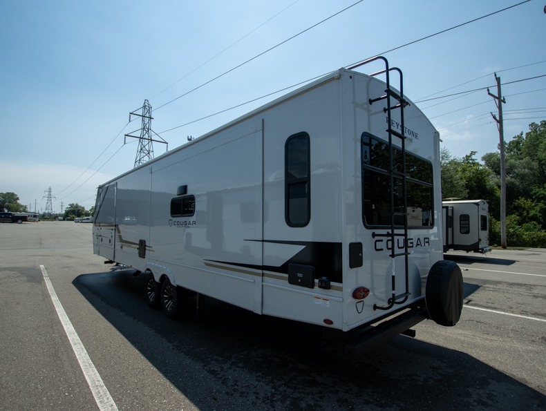 2026 Keystone Cougar Half-Ton (Travel Trailer) 33R, $ 67,750