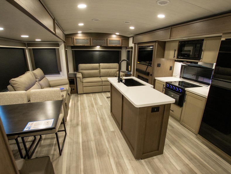 2026 Keystone Cougar Half-Ton (Travel Trailer) 33R, $ 67,750