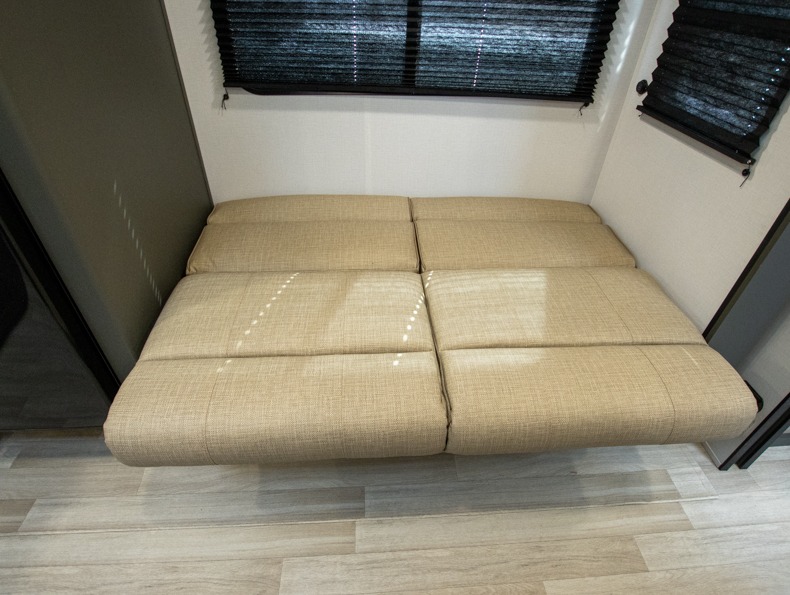 2026 Keystone Bullet Classic Single Axle 21RKC Sin, $ 32,986