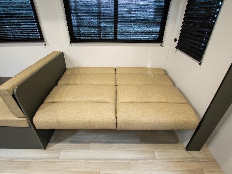 2026 Keystone Bullet Classic Dual Axle 26BHC Dual , $ 35,094