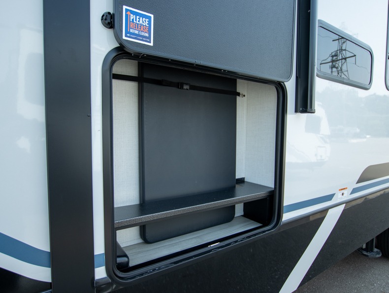 2026 Keystone Alpine Avalanche Edition 379MB, $ 114,670