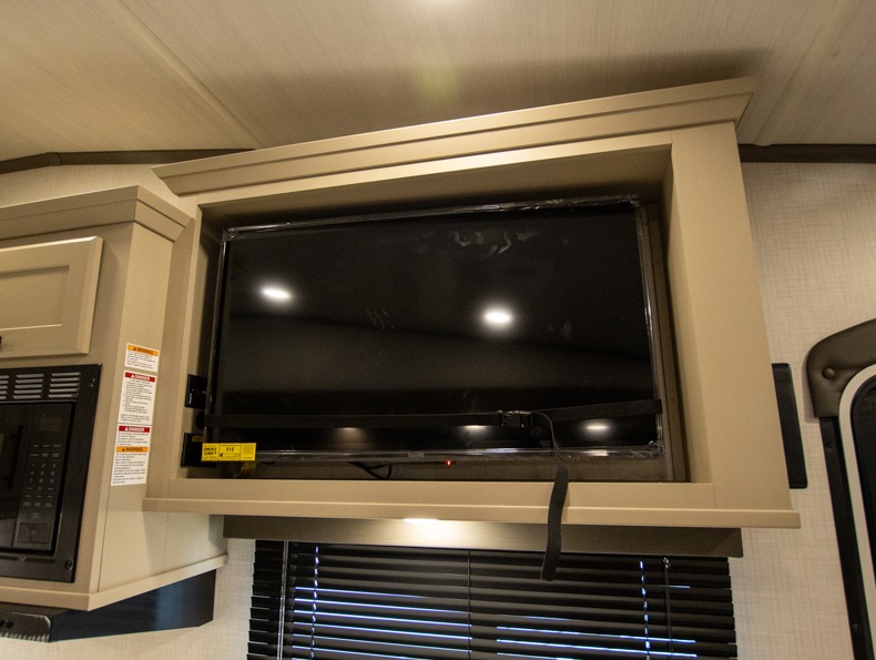 2026 Keystone Cougar Half-Ton (Fifth Wheel) 24RDS, $ 61,943