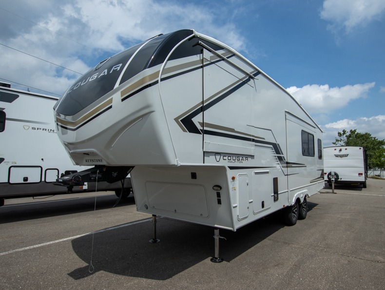 2026 Keystone Cougar Half-Ton (Fifth Wheel) 24RDS, $ 61,943