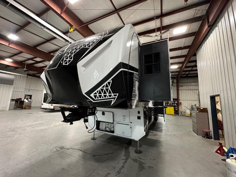 2025 Keystone Raptor 433, $ 183,865