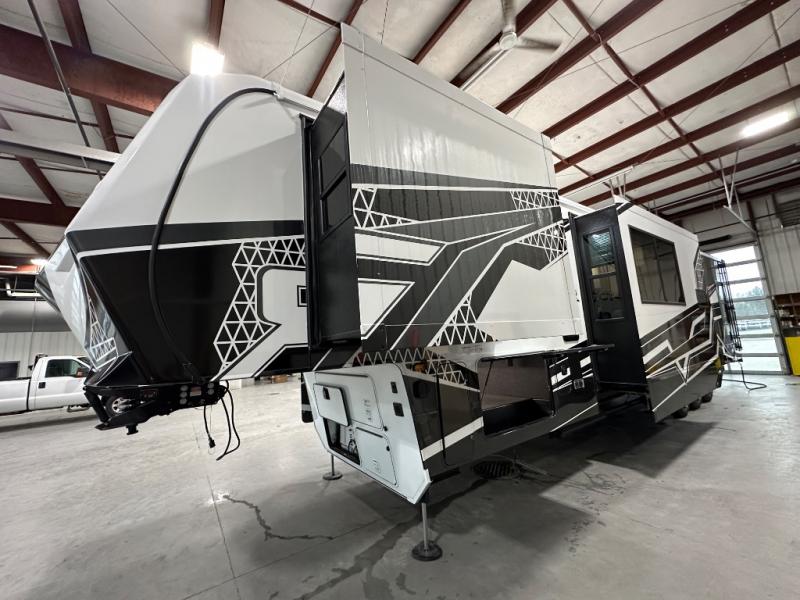 2025 Keystone Raptor 433, $ 183,865