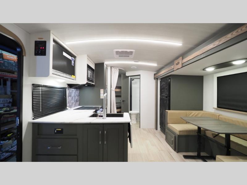 2025 Keystone Bullet Crossfire 2290BH, $ 37,546