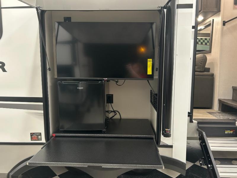 2025 Keystone Cougar Half-Ton (Fifth Wheel) 26RKE, $ 59,990