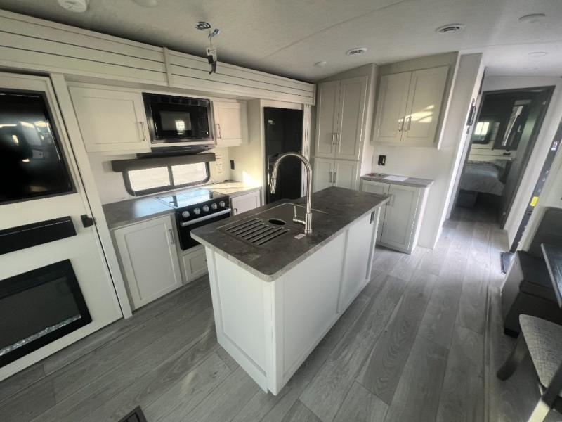 2025 Keystone Cougar Half-Ton (Travel Trailer) 29R, $ 58,990