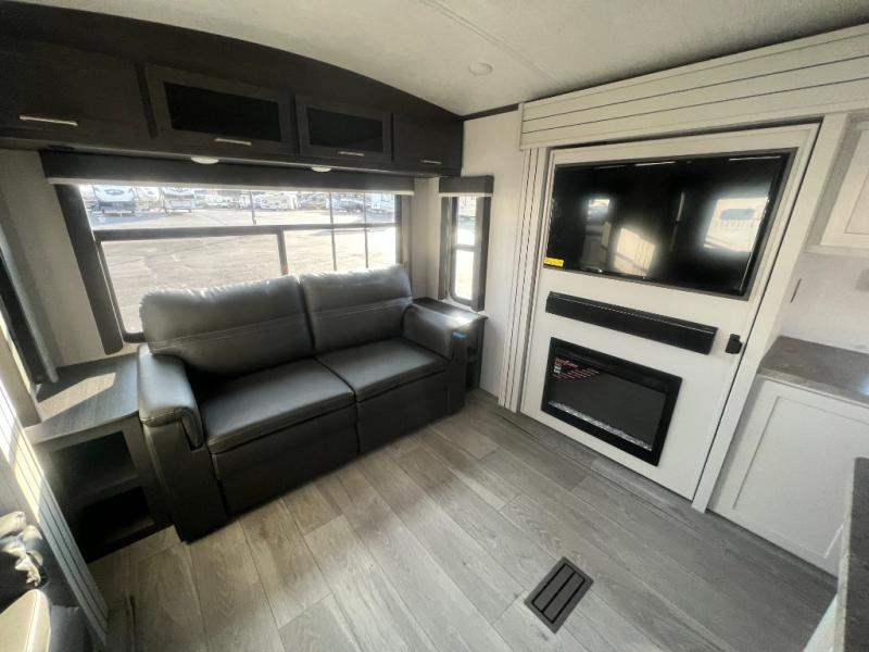 2025 Keystone Cougar Half-Ton (Travel Trailer) 29R, $ 58,990