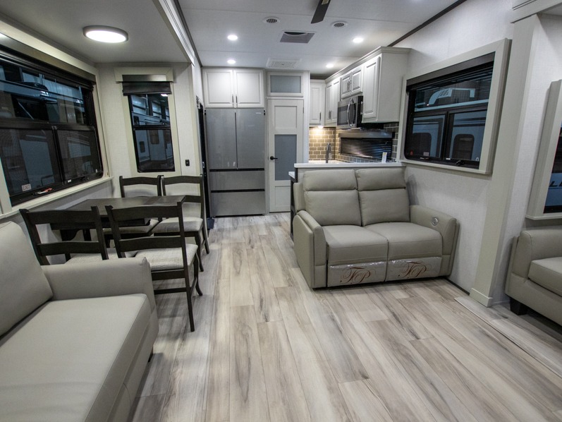 2025 Keystone Alpine 3910RK, $ 131,431