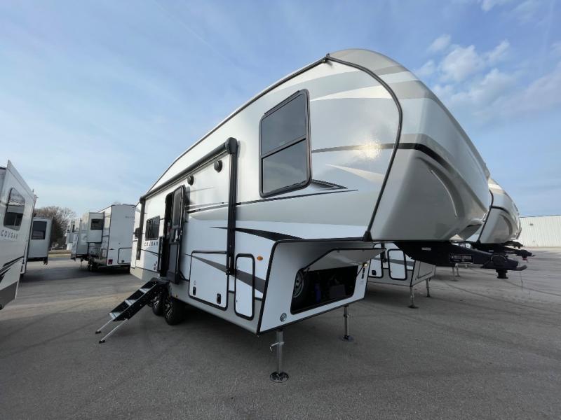 2025 Keystone Cougar Half-Ton (Fifth Wheel) 23MLE, $ 60,368