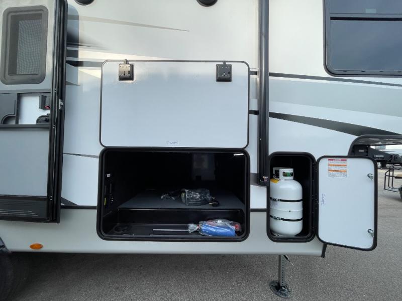 2025 Keystone Cougar Half-Ton (Fifth Wheel) 23MLE, $ 60,368