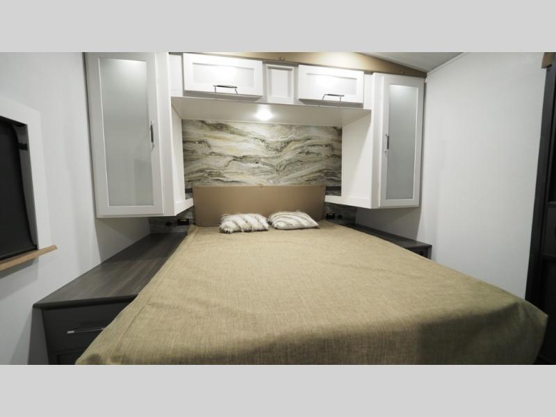 2025 Keystone Bullet Crossfire 245RKS, $ 40,164