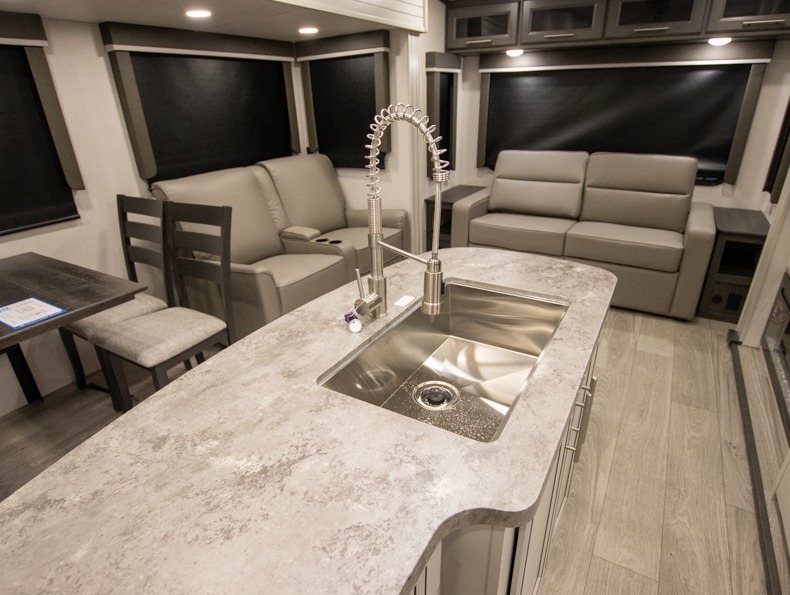 2025 Keystone Cougar Half-Ton (Fifth Wheel) 29RLI, $ 75,564
