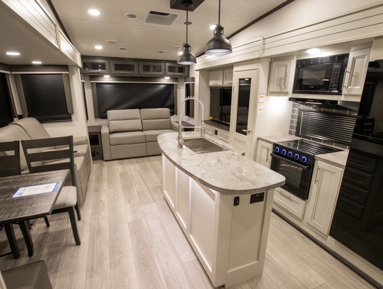 2025 Keystone Cougar Half-Ton (Fifth Wheel) 29RLI, $ 75,564