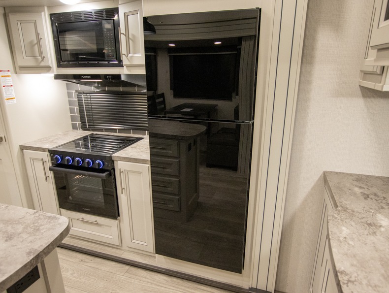 2025 Keystone Cougar Half-Ton (Fifth Wheel) 29RLI, $ 75,564