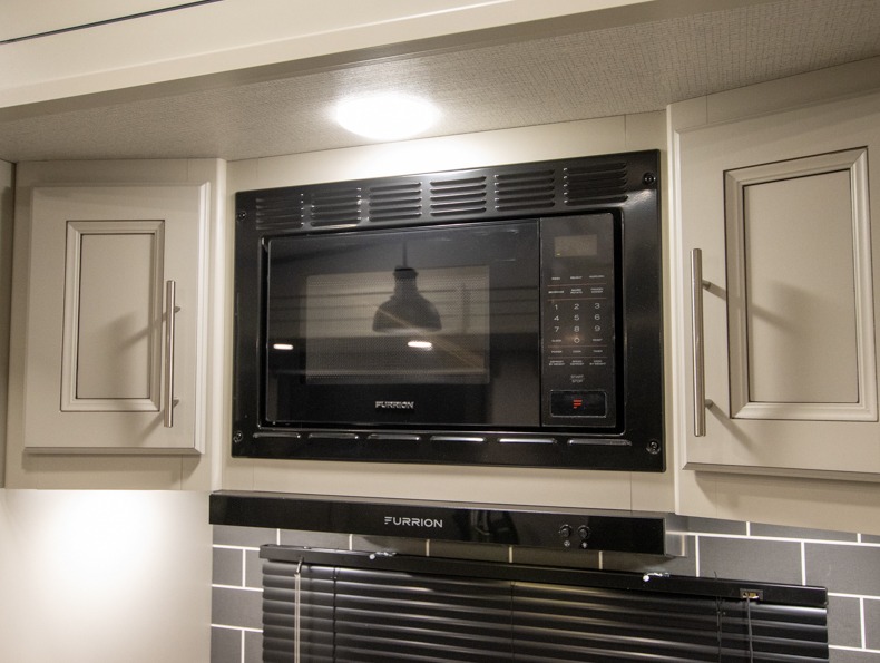 2025 Keystone Cougar Half-Ton (Fifth Wheel) 29RLI, $ 75,564