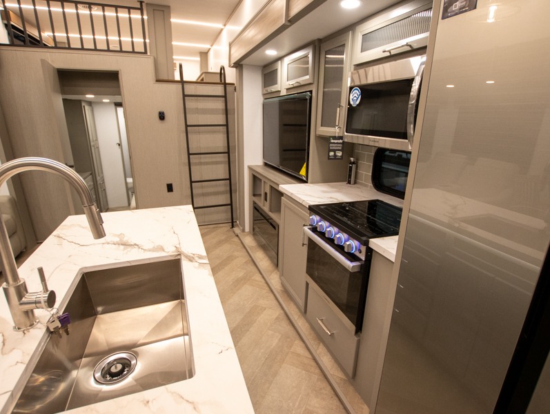 2025 Keystone Sprinter 3920DSL, $ 83,597