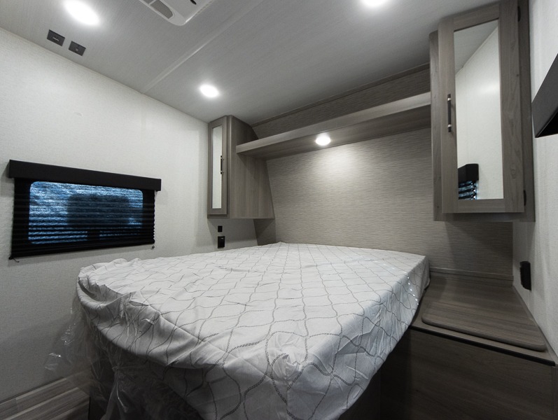 2025 Keystone Raptor Carbon Aluminum 29WFO, $ 29,990