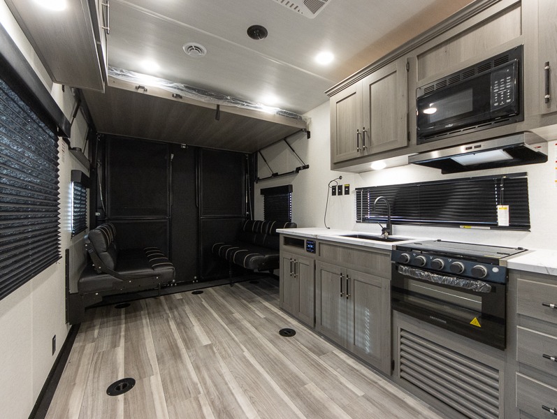 2025 Keystone Raptor Carbon Aluminum 29WFO, $ 29,990