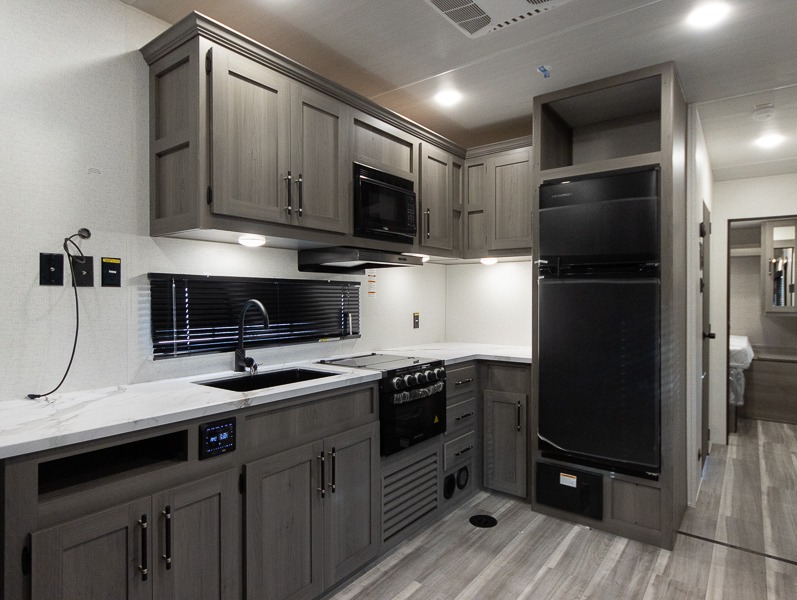 2025 Keystone Raptor Carbon Aluminum 29WFO, $ 29,990