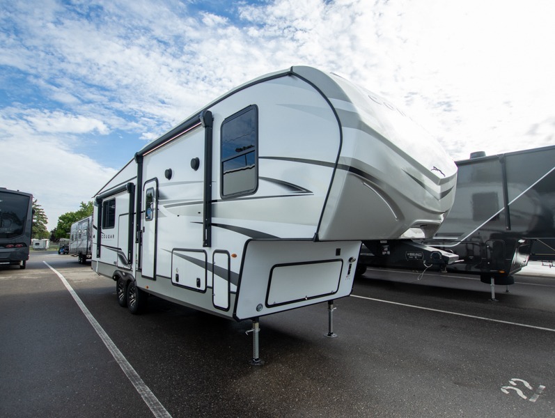 2025 Keystone Cougar Half-Ton (Fifth Wheel) 26RKE, $ 65,236