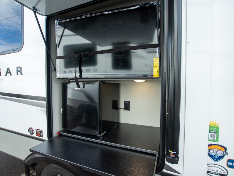 2025 Keystone Cougar Half-Ton (Fifth Wheel) 26RKE, $ 65,236