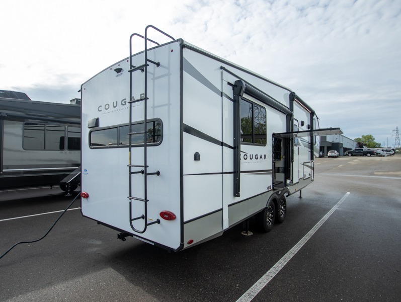 2025 Keystone Cougar Half-Ton (Fifth Wheel) 26RKE, $ 65,236