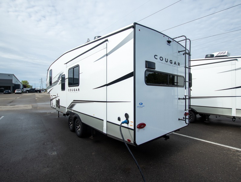 2025 Keystone Cougar Half-Ton (Fifth Wheel) 26RKE, $ 65,236