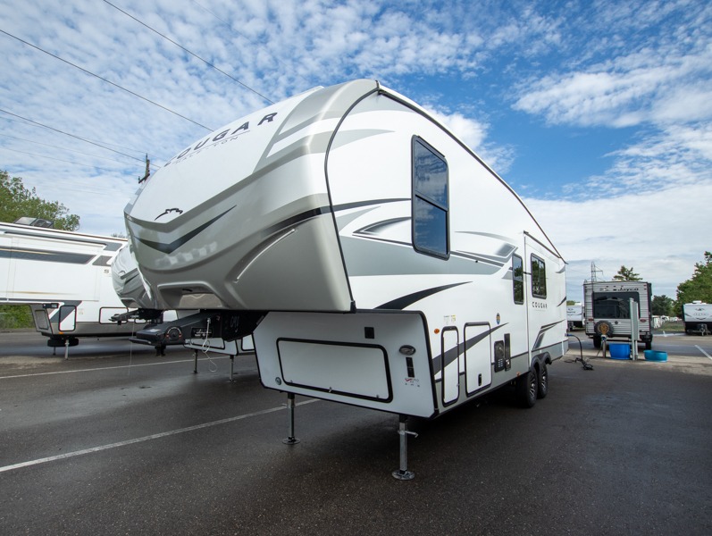 2025 Keystone Cougar Half-Ton (Fifth Wheel) 26RKE, $ 65,236