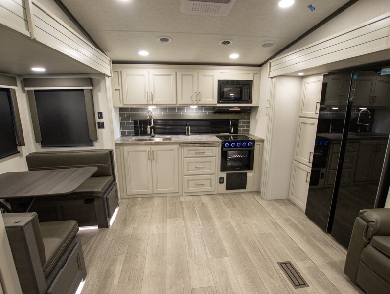 2025 Keystone Cougar Half-Ton (Fifth Wheel) 26RKE, $ 65,236